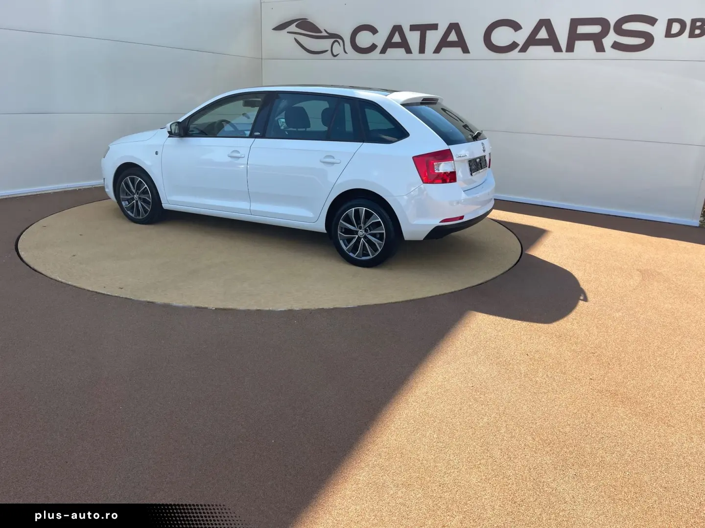 Skoda Rapid 1.6TDI  90CP  DSG  Climatronic  Panoramic  Pilot