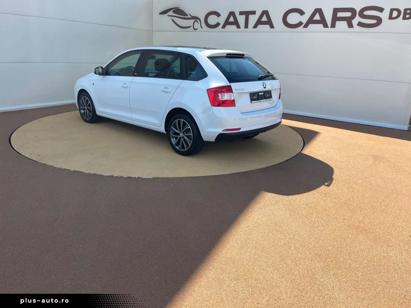 Skoda Rapid 1.6TDI  90CP  DSG  Climatronic  Panoramic  Pilot