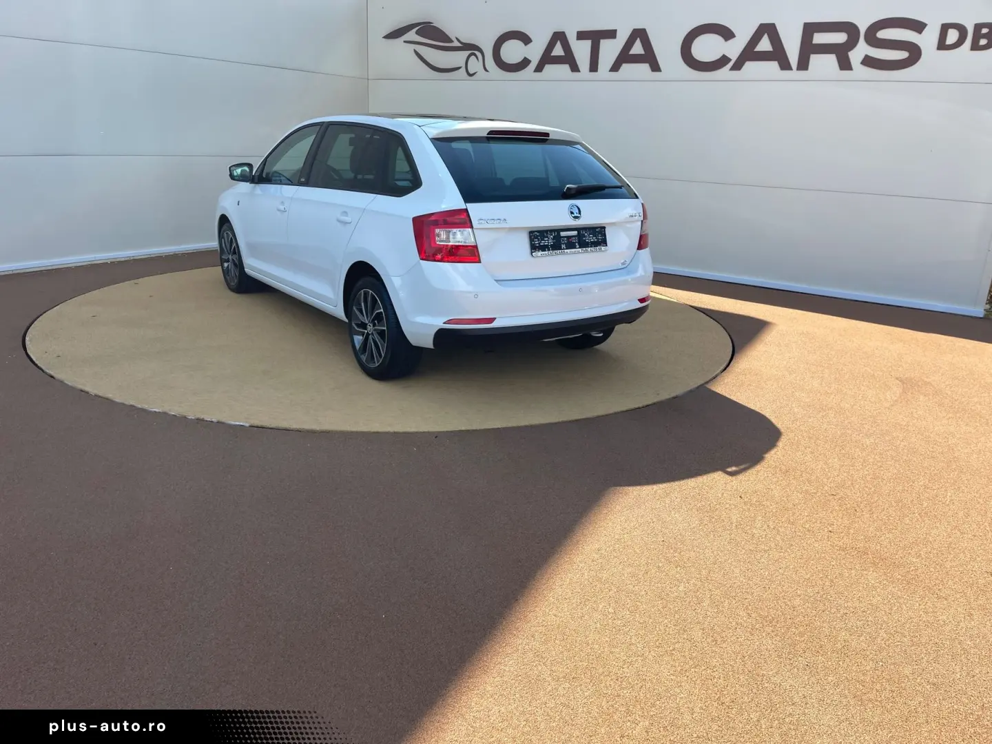 Skoda Rapid 1.6TDI  90CP  DSG  Climatronic  Panoramic  Pilot
