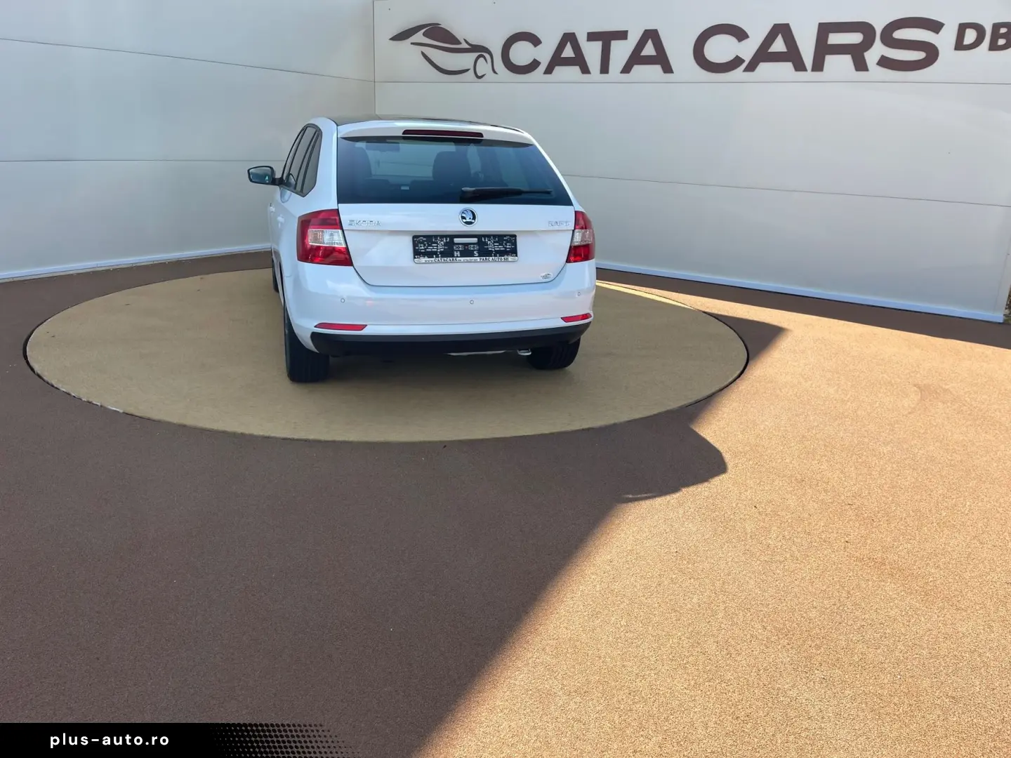 Skoda Rapid 1.6TDI  90CP  DSG  Climatronic  Panoramic  Pilot