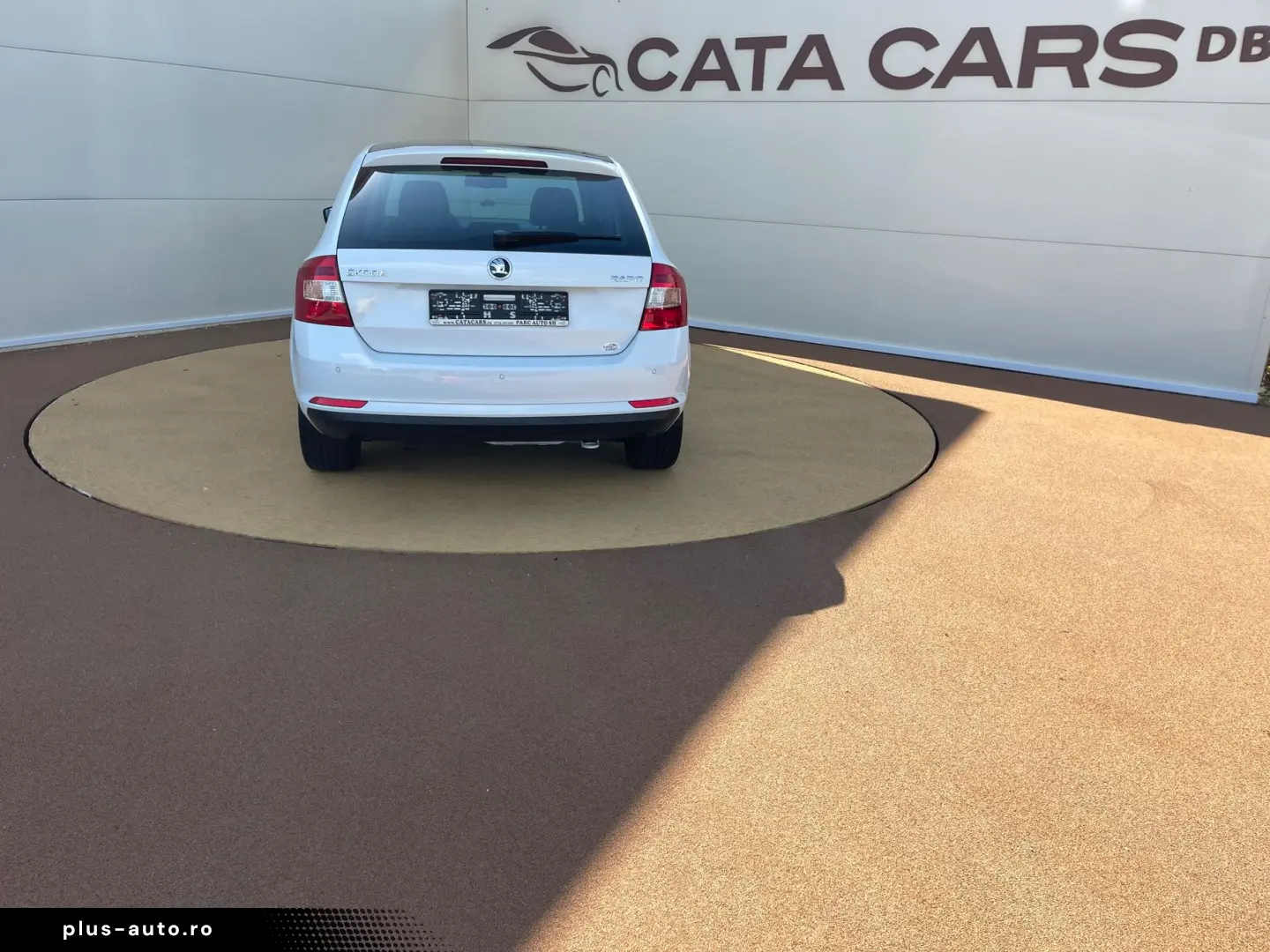 Skoda Rapid 1.6TDI  90CP  DSG  Climatronic  Panoramic  Pilot