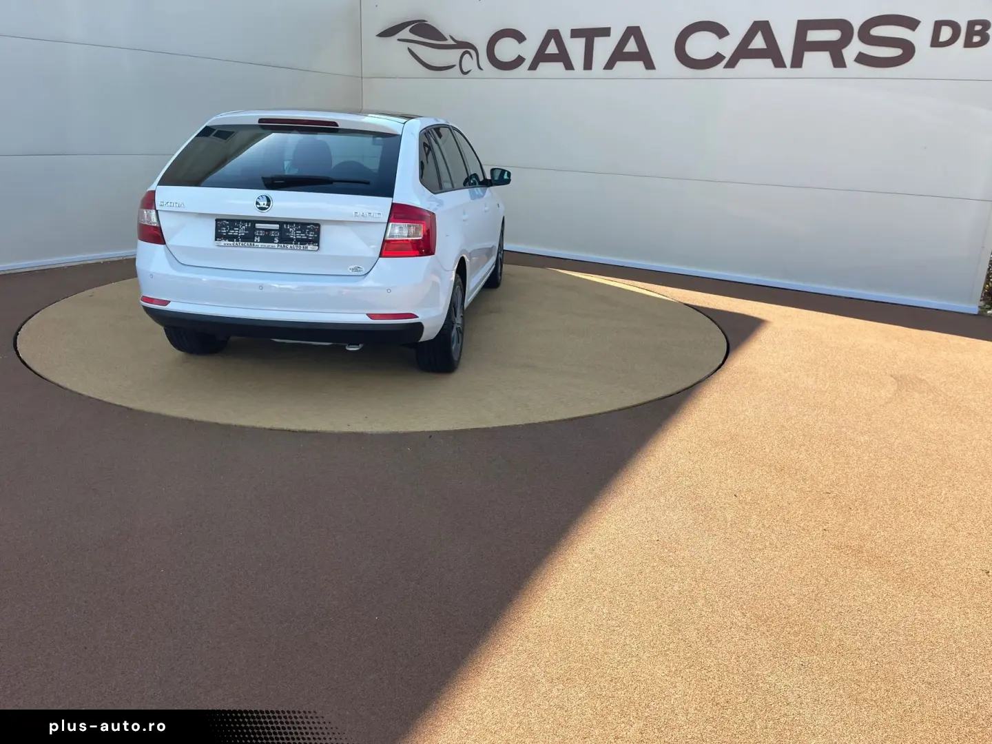 Skoda Rapid 1.6TDI  90CP  DSG  Climatronic  Panoramic  Pilot