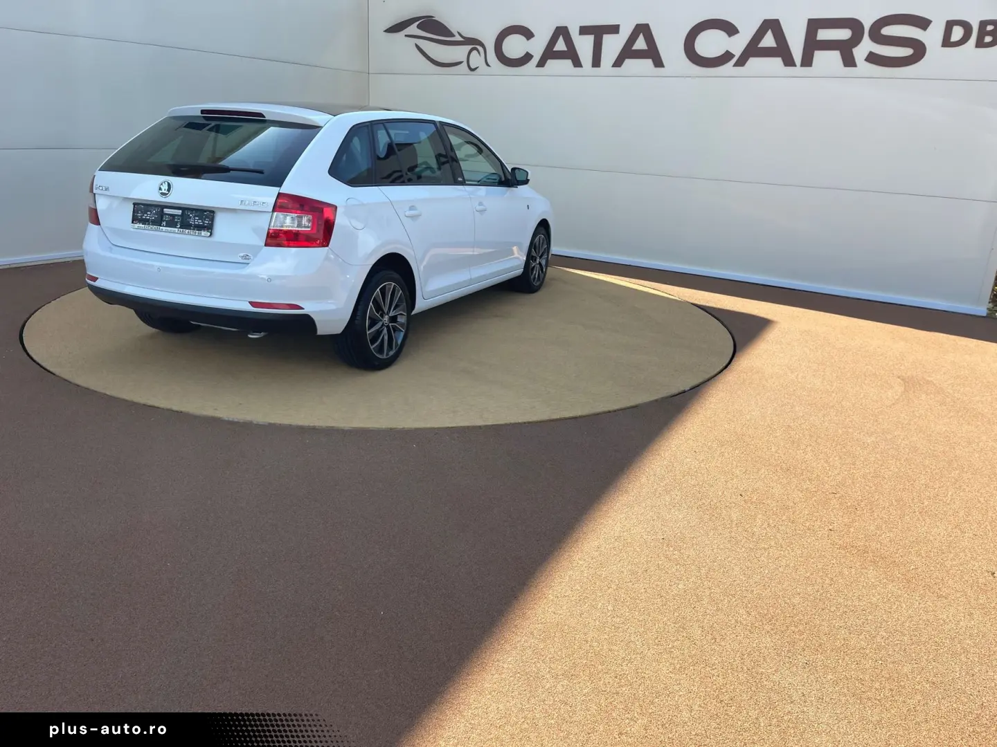 Skoda Rapid 1.6TDI  90CP  DSG  Climatronic  Panoramic  Pilot