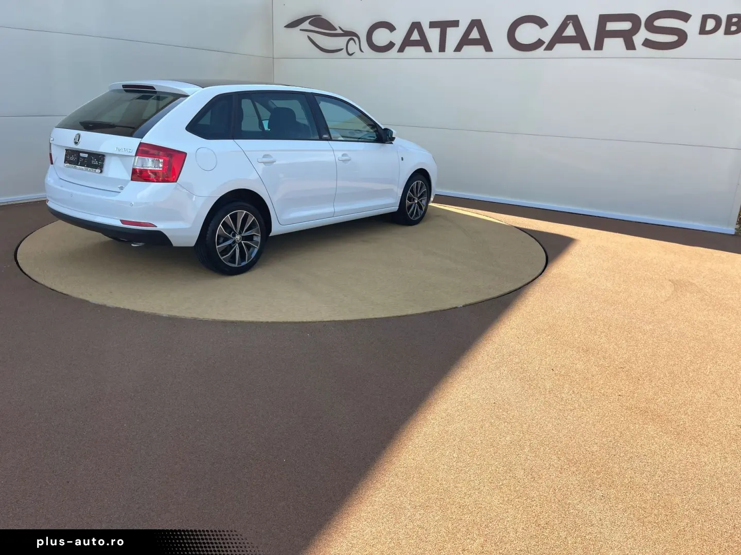 Skoda Rapid 1.6TDI  90CP  DSG  Climatronic  Panoramic  Pilot