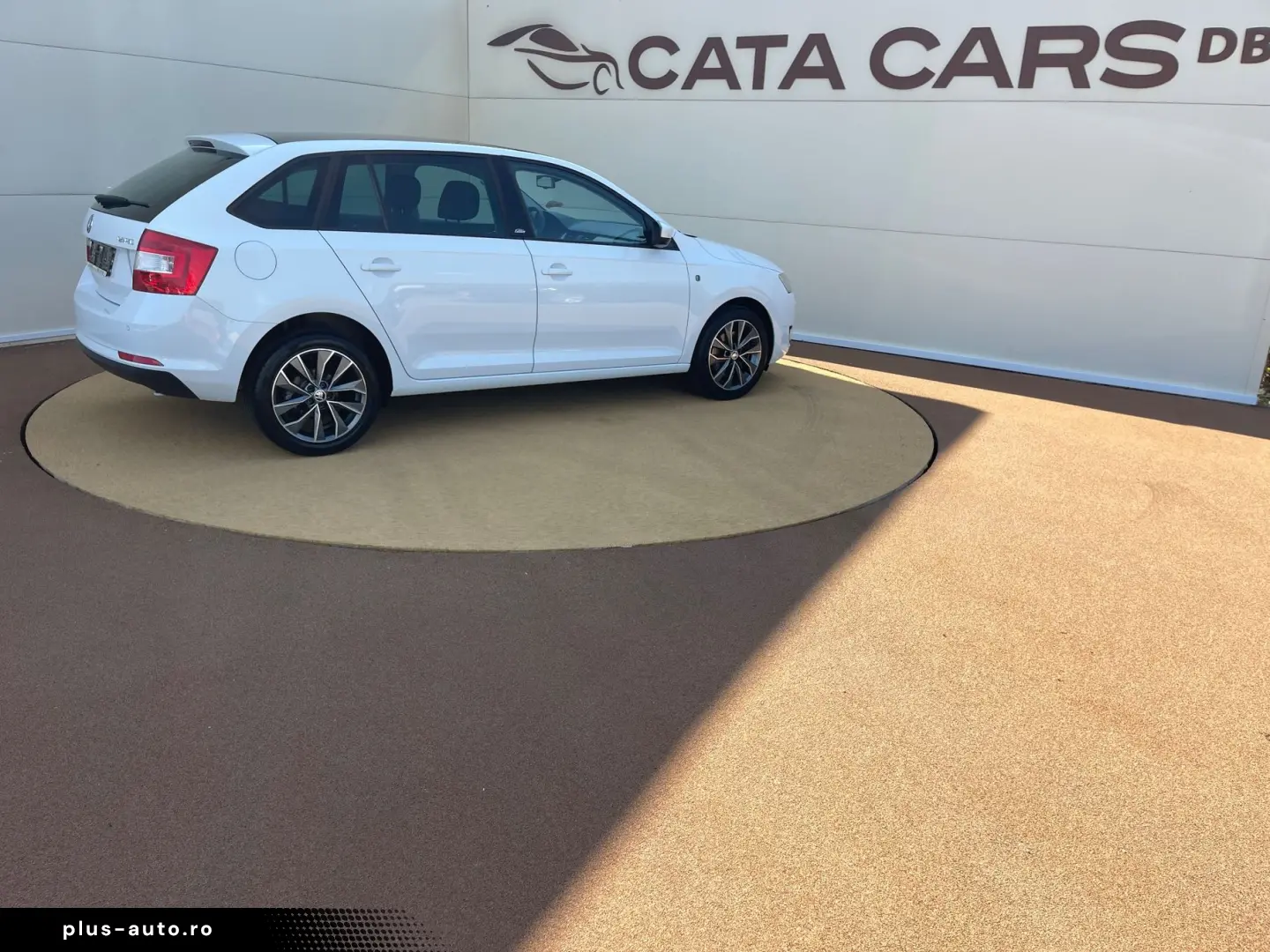 Skoda Rapid 1.6TDI  90CP  DSG  Climatronic  Panoramic  Pilot