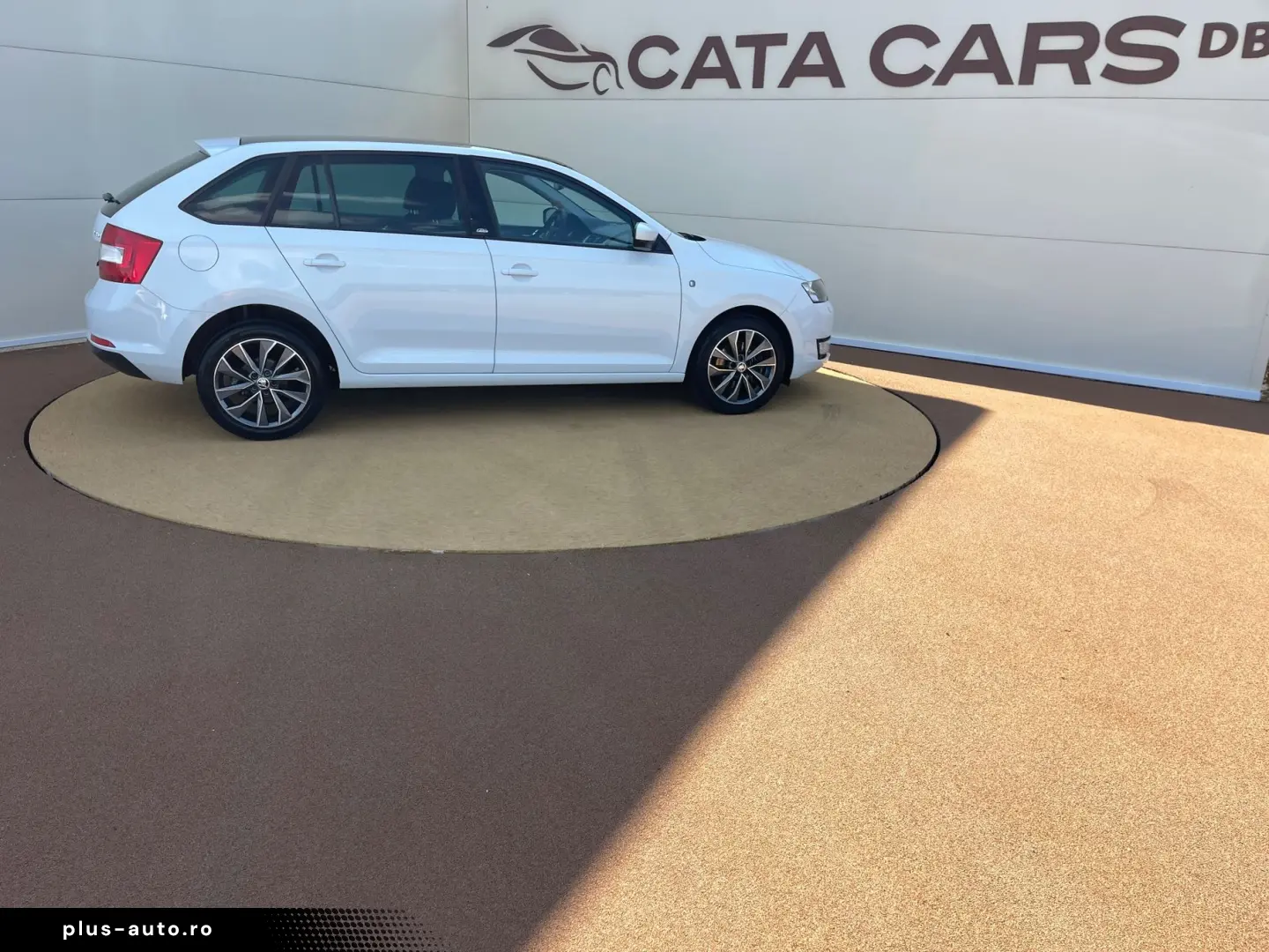 Skoda Rapid 1.6TDI  90CP  DSG  Climatronic  Panoramic  Pilot