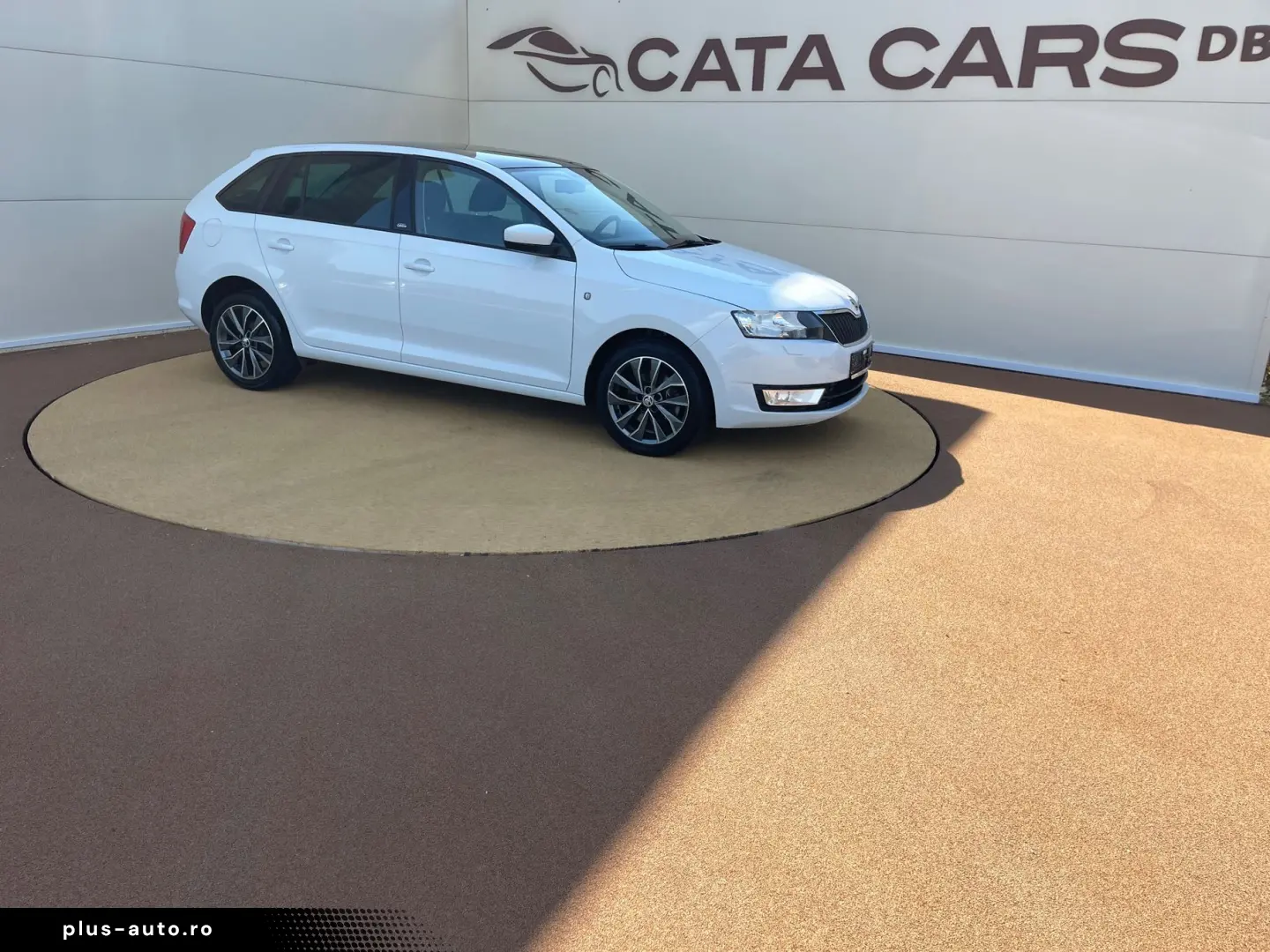 Skoda Rapid 1.6TDI  90CP  DSG  Climatronic  Panoramic  Pilot