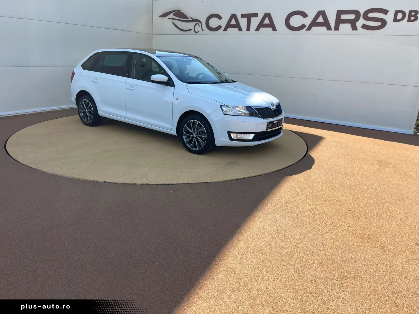 Skoda Rapid 1.6TDI  90CP  DSG  Climatronic  Panoramic  Pilot