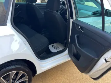 Skoda Rapid 1.6TDI  90CP  DSG  Climatronic  Panoramic  Pilot