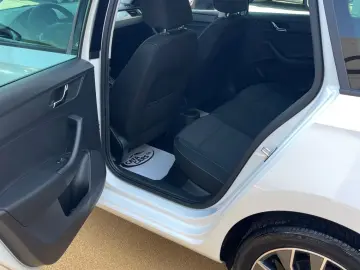 Skoda Rapid 1.6TDI  90CP  DSG  Climatronic  Panoramic  Pilot