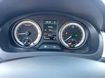 Skoda Rapid 1.6TDI  90CP  DSG  Climatronic  Panoramic  Pilot