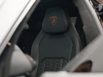 LAMBORGHINI Urus S ADAS Carbon B&O Pano Akrapovič PPF