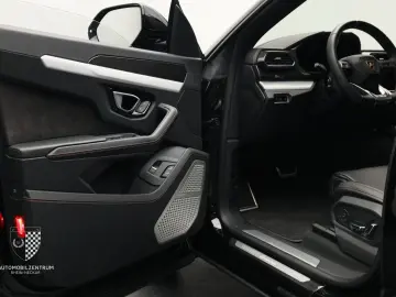 LAMBORGHINI Urus S ADAS Carbon B&O Pano Akrapovič PPF