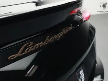 LAMBORGHINI Urus S ADAS Carbon B&O Pano Akrapovič PPF