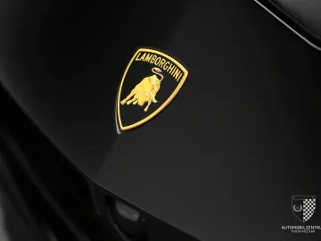 LAMBORGHINI Urus S ADAS Carbon B&O Pano Akrapovič PPF