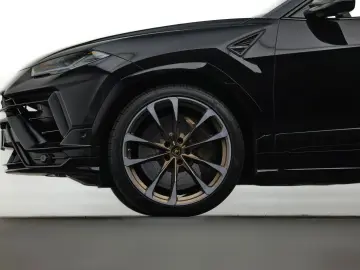 LAMBORGHINI Urus S ADAS Carbon B&O Pano Akrapovič PPF