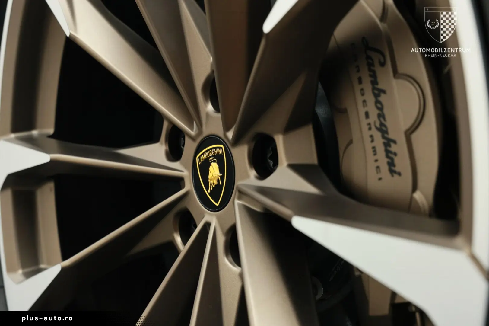 LAMBORGHINI Urus S ADAS Carbon B&O Pano Akrapovič PPF