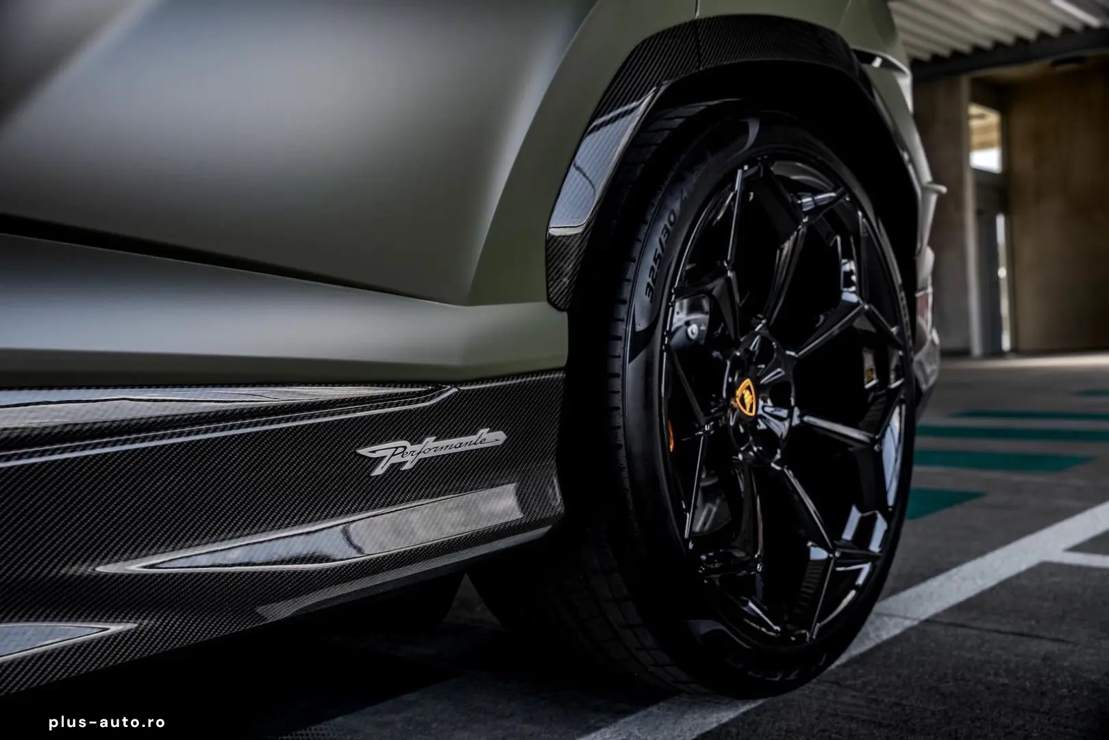 LAMBORGHINI Urus PERFORMANTE  ADAS  B&O CARBON AKRAPOVIC PPF