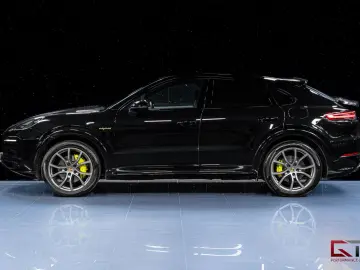 PORSCHE Cayenne E-Hyb Coupé PLATINUM SpDesign 21  Pano