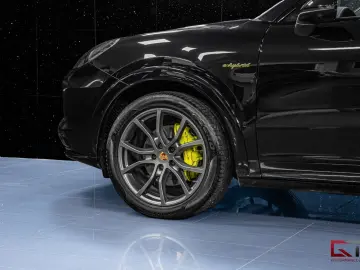 PORSCHE Cayenne E-Hyb Coupé PLATINUM SpDesign 21  Pano