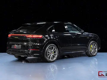 PORSCHE Cayenne E-Hyb Coupé PLATINUM SpDesign 21  Pano