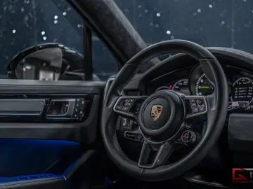 PORSCHE Cayenne E-Hyb Coupé PLATINUM SpDesign 21  Pano