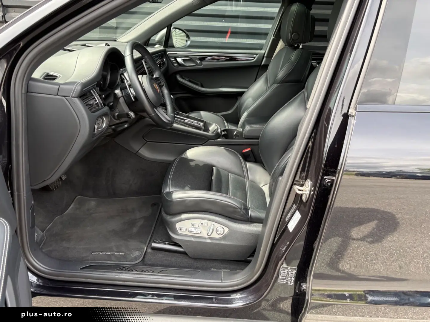 PORSCHE Macan  T -PANO-LUFT-ABGAS-PAS-1.HAND
