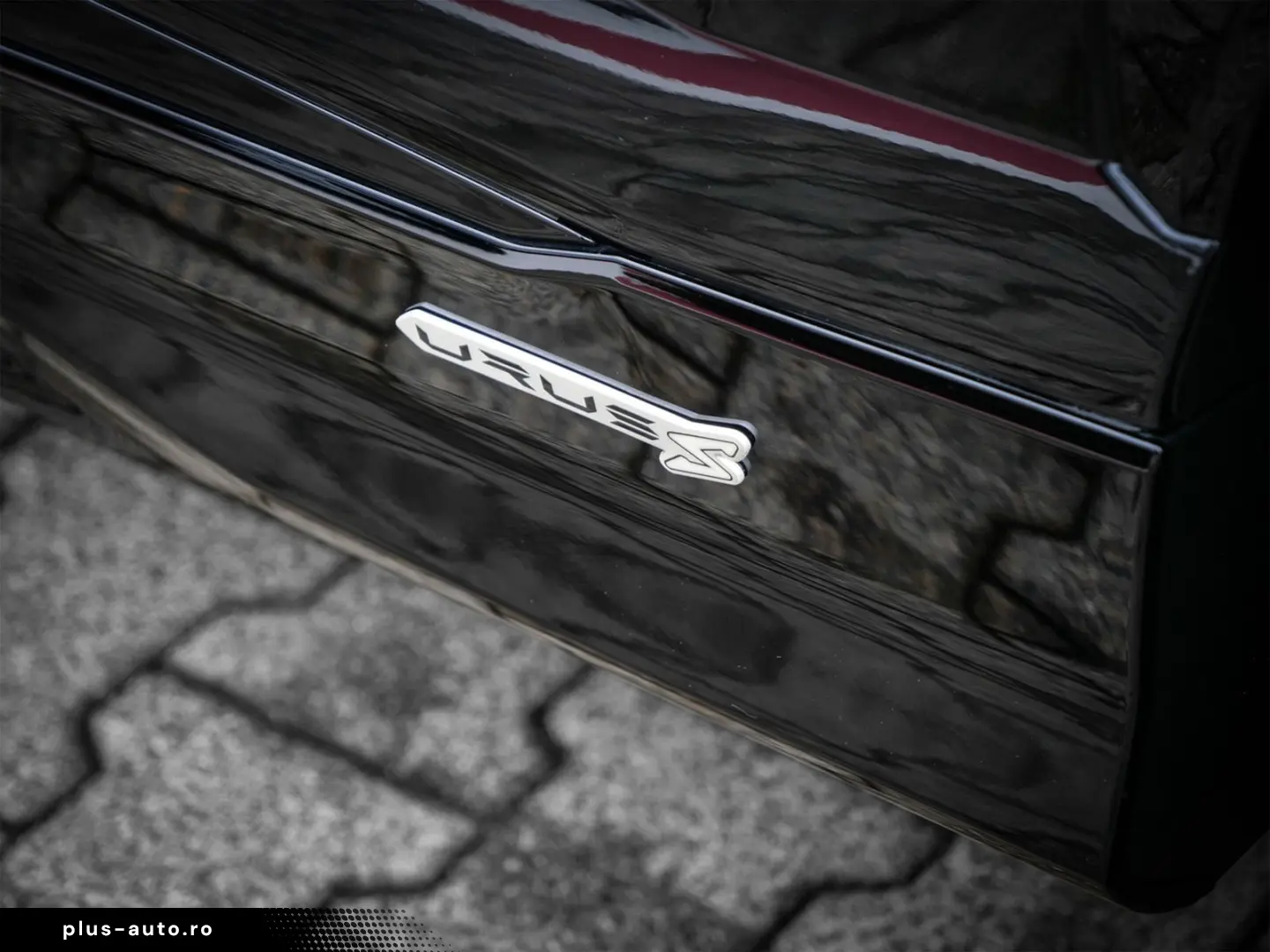 LAMBORGHINI Urus S Nero Helene  Park Assistance Package