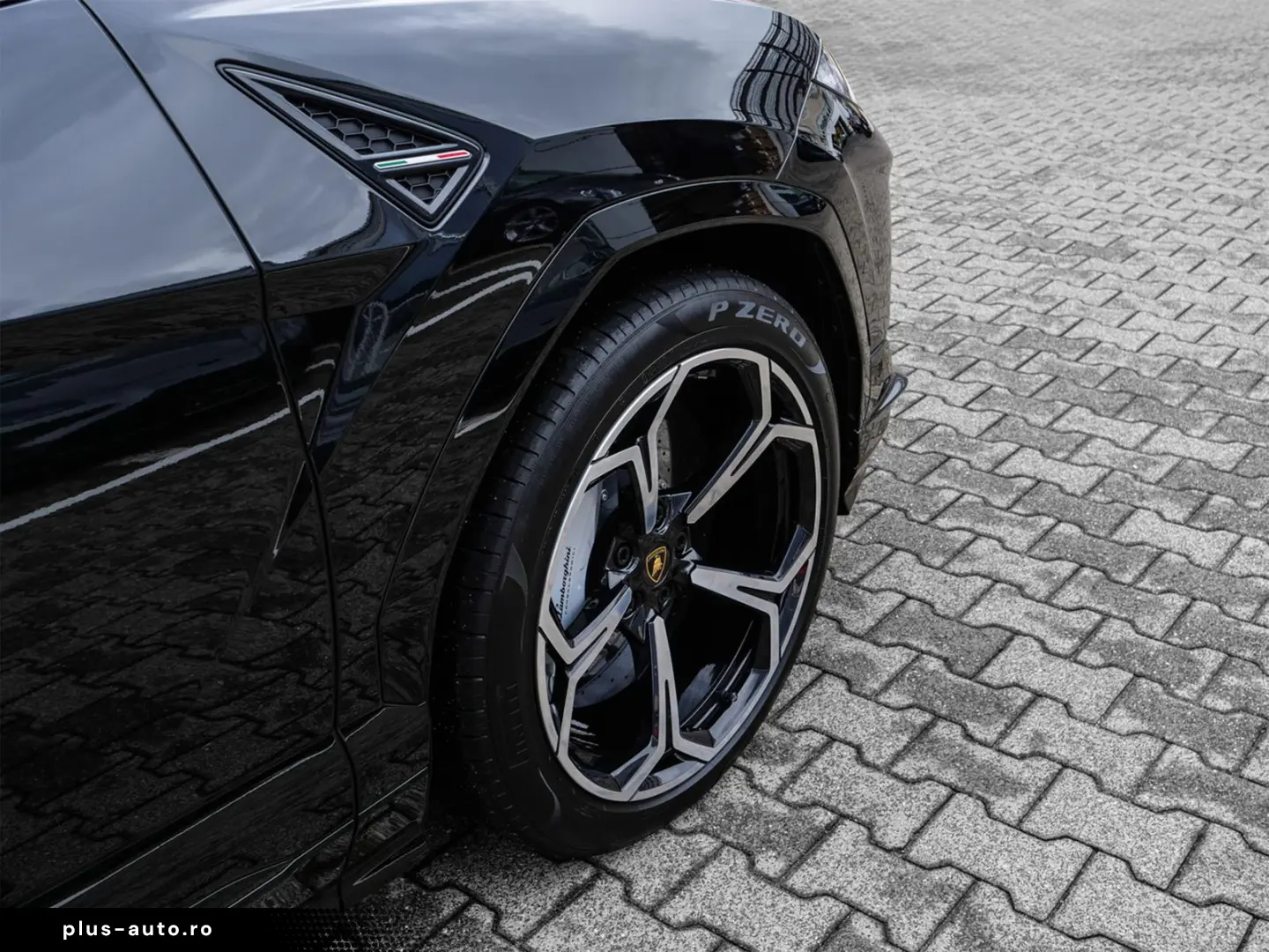 LAMBORGHINI Urus S Nero Helene  Park Assistance Package
