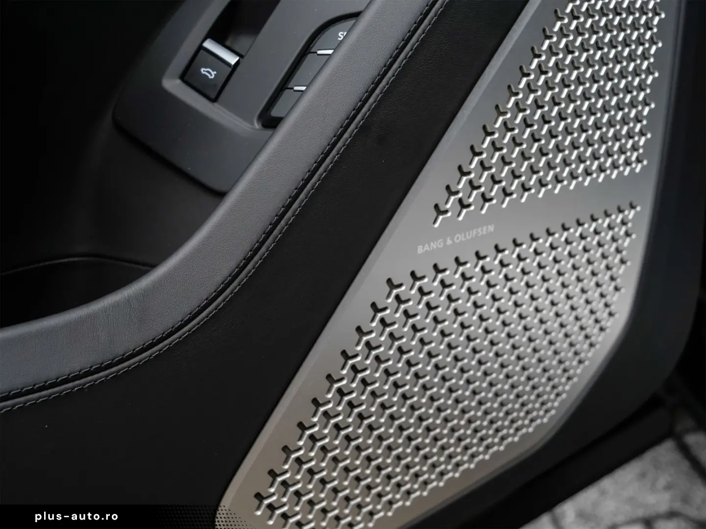 LAMBORGHINI Urus S Nero Helene  Park Assistance Package