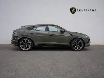 LAMBORGHINI Urus Performante