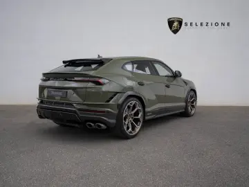 LAMBORGHINI Urus Performante
