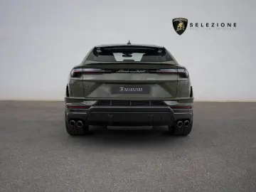 LAMBORGHINI Urus Performante