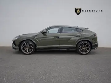 LAMBORGHINI Urus Performante