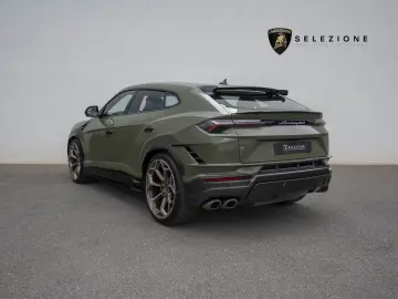 LAMBORGHINI Urus Performante