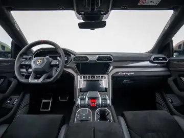 LAMBORGHINI Urus Performante