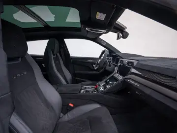 LAMBORGHINI Urus Performante