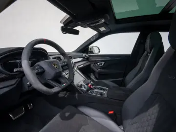 LAMBORGHINI Urus Performante