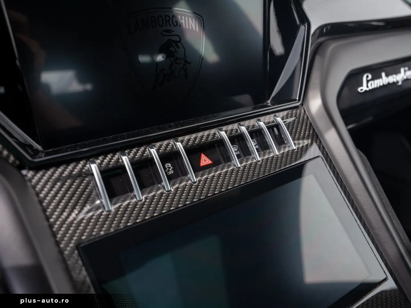 LAMBORGHINI Urus Performante