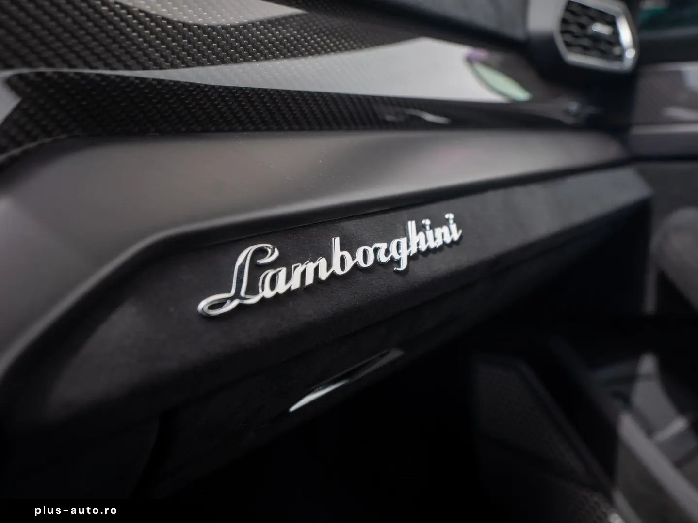 LAMBORGHINI Urus Performante