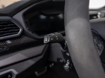 LAMBORGHINI Urus Performante