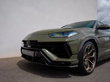 LAMBORGHINI Urus Performante