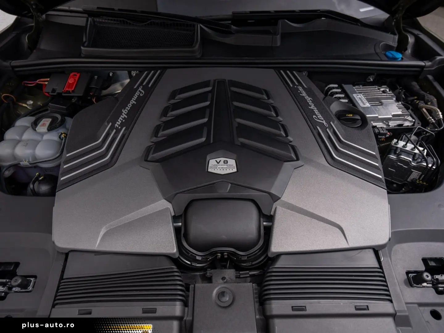 LAMBORGHINI Urus Performante