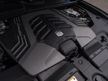 LAMBORGHINI Urus Performante