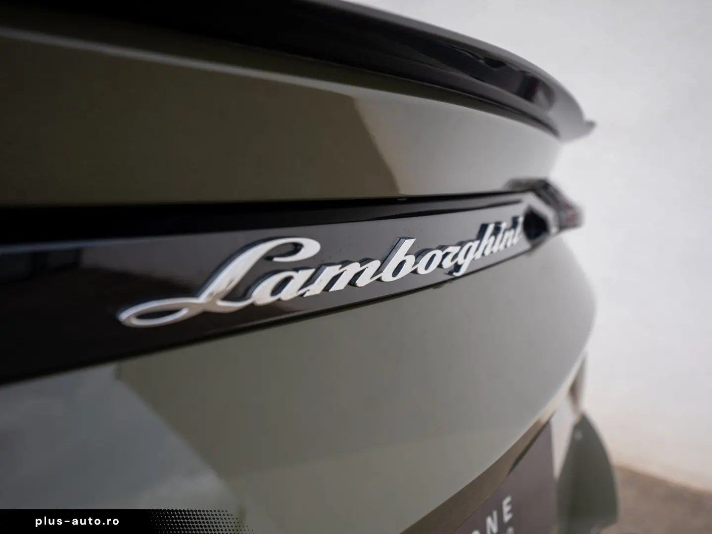 LAMBORGHINI Urus Performante