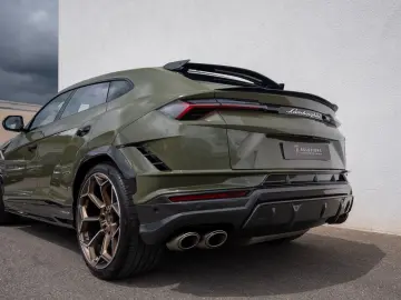 LAMBORGHINI Urus Performante