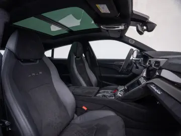 LAMBORGHINI Urus Performante