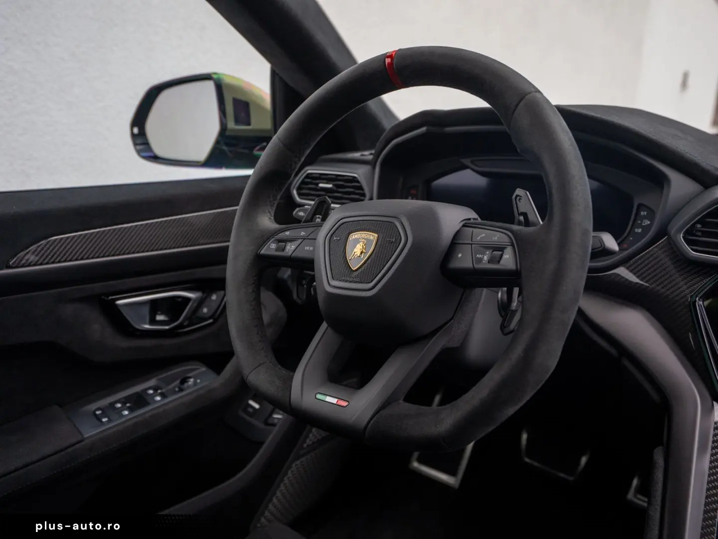 LAMBORGHINI Urus Performante