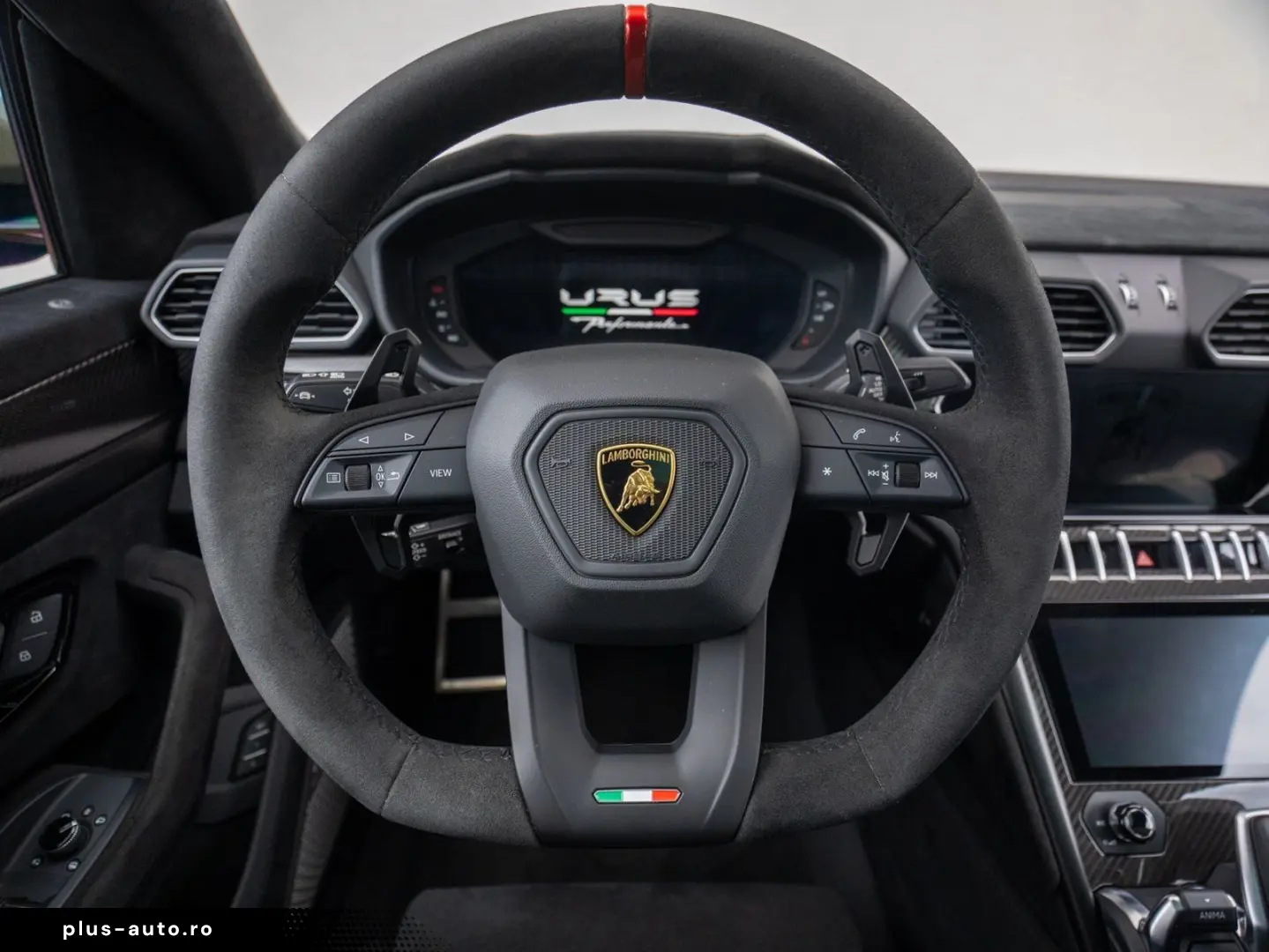 LAMBORGHINI Urus Performante