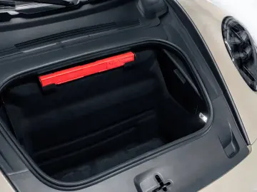 Porsche 992 911 Carrera 4 GTS Cabrio Burmester